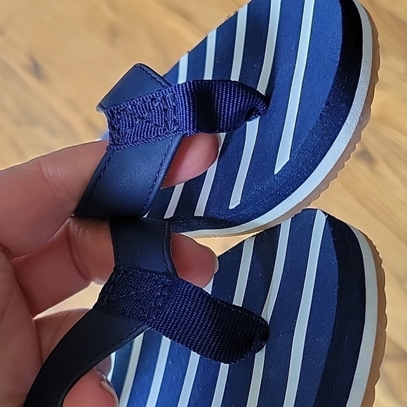 Hanna Anderson Striped Blue White Thong Flip Flops Rubber Waterpoof Pool Sz.11 - Picture 9 of 11